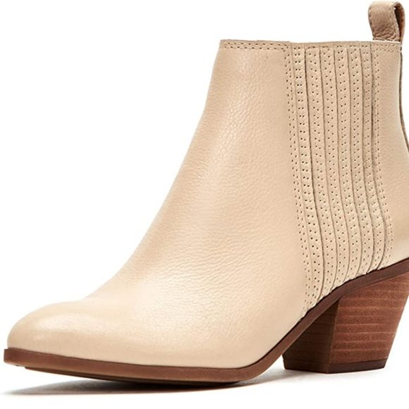 Frye Shoes - NIB Frye Jacy Chelsea boot in white 7-5-8